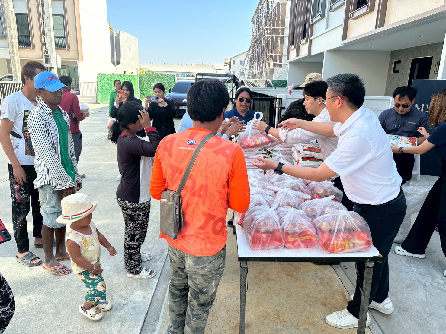 กิจกรรม CSR Maison Development แจกข้าวสารอาหารแห้งให้คนงาน ต้อนรับปีใหม่ 2569