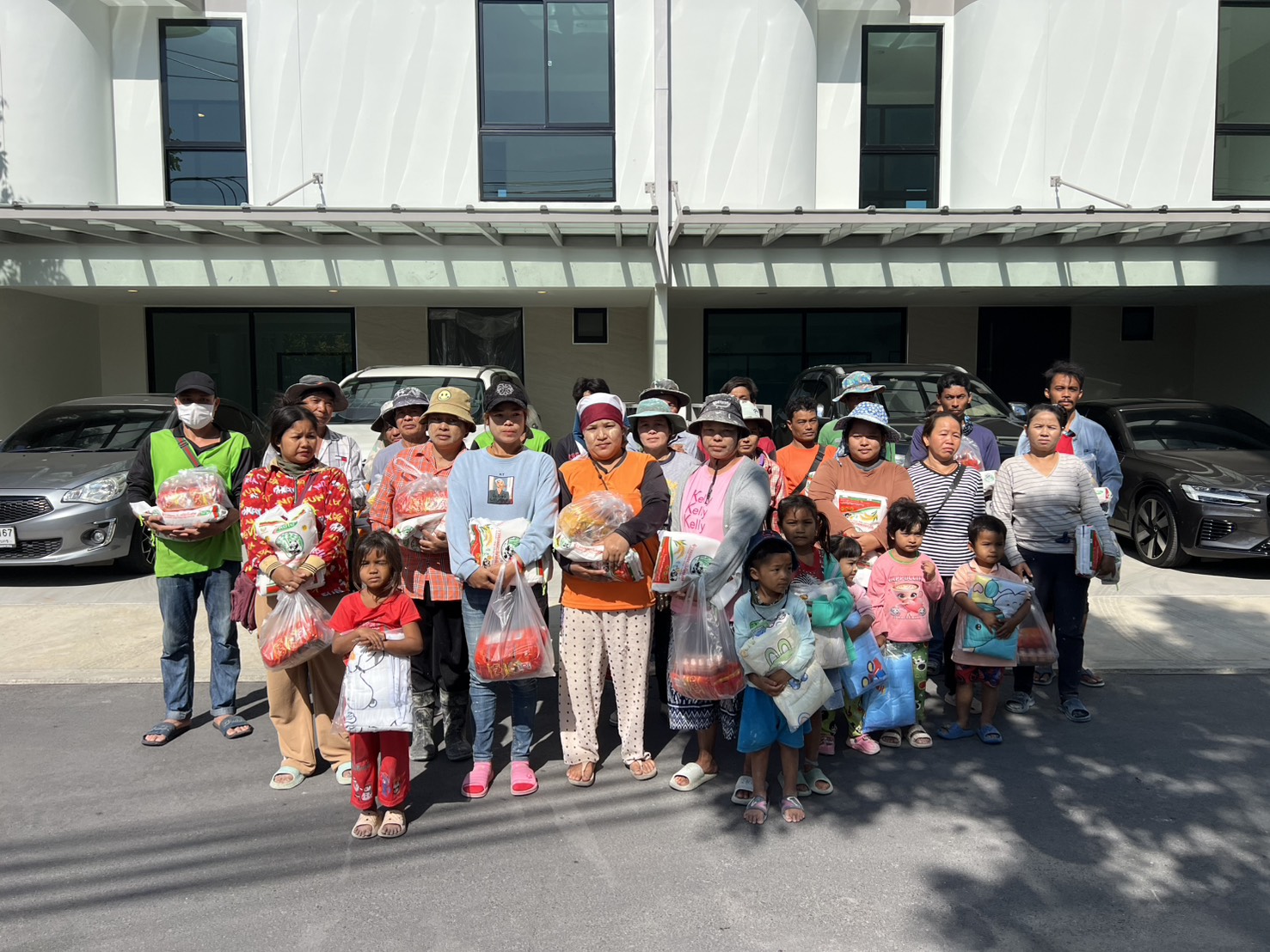 กิจกรรม CSR Maison Development แจกข้าวสารอาหารแห้งให้คนงาน ต้อนรับปีใหม่ 2569