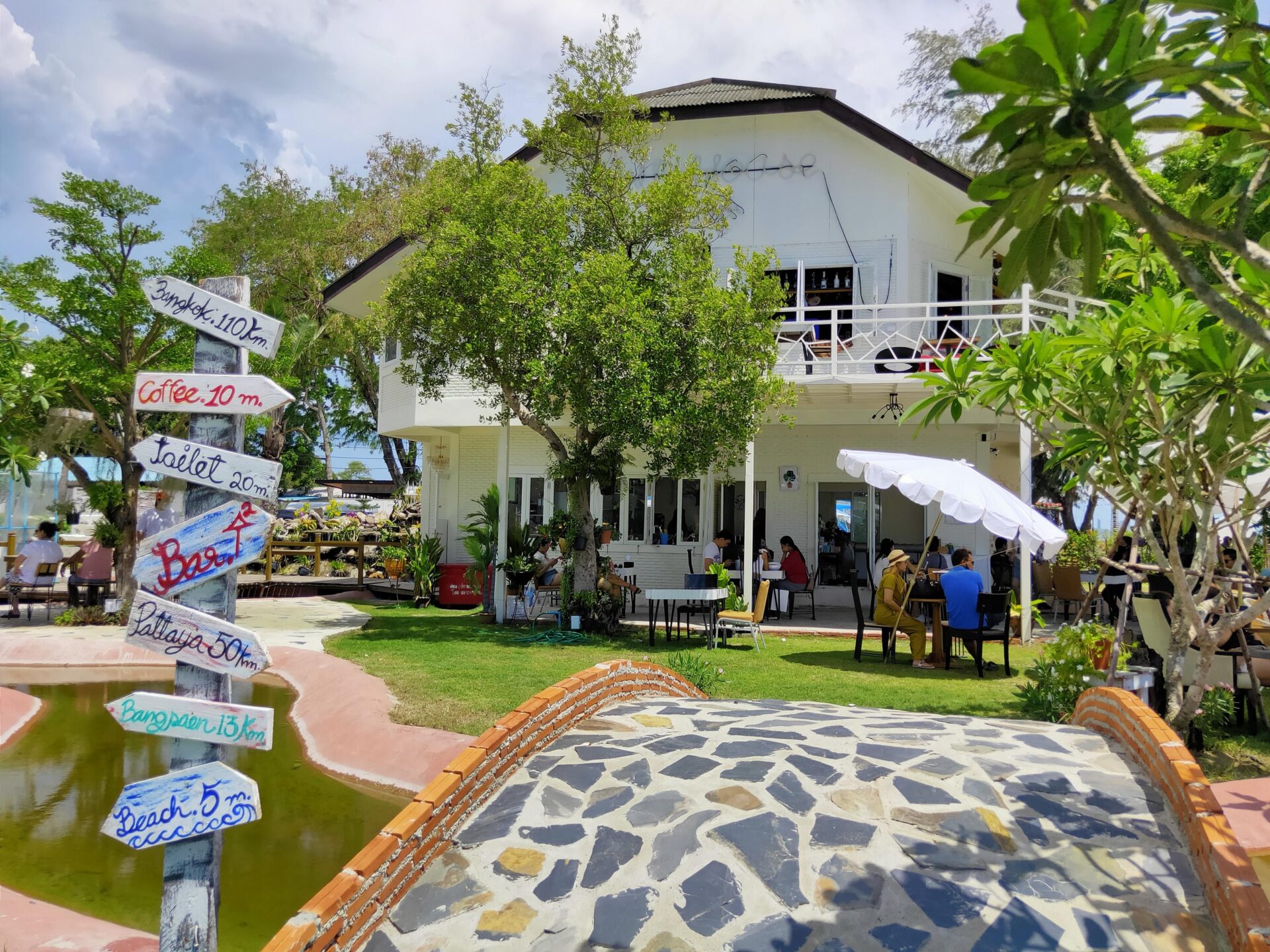 White House Beach Café and Restaurant